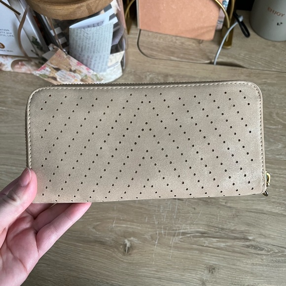 Target Wallet - Picture 3 of 4